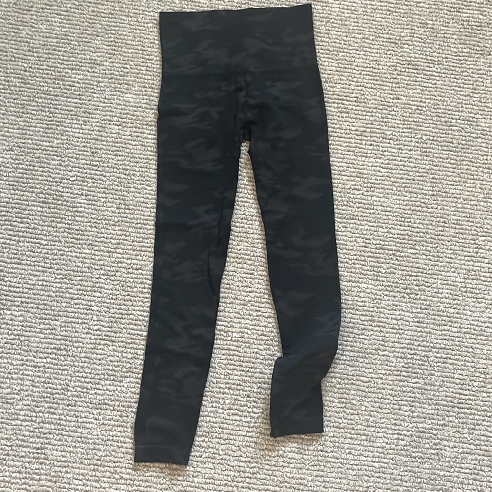 LIKE NEW! Spanx Camo Legging
